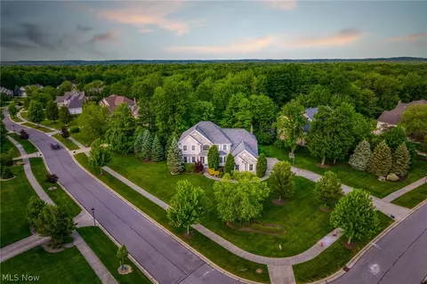 38360 Flanders Dr, Solon, OH 44139