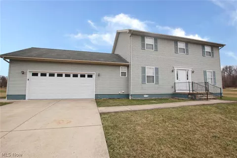 227 Beachwood Dr, Youngstown, OH 44505