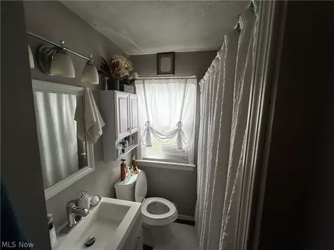 Bath - 20516 Watson Rd, Maple Heights, OH 44137 photo 1 of 2