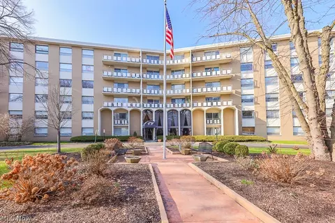 3400 Wooster Rd #402, Rocky River, OH 44116