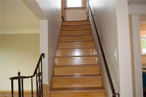 Entry Way - 15075 Summit Ave, Maple Heights, OH 44137 photo 1 of 3