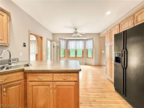 Kitchen - 6914 Ruby Cts, Austintown, OH 44515 photo 7 of 8
