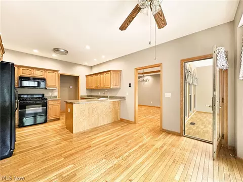 Kitchen - 6914 Ruby Cts, Austintown, OH 44515 photo 8 of 8
