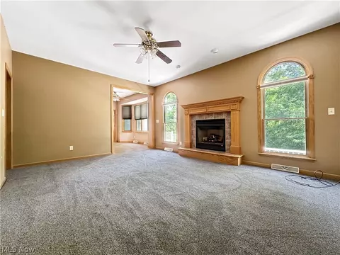 Living - 6914 Ruby Cts, Austintown, OH 44515 photo 2 of 7