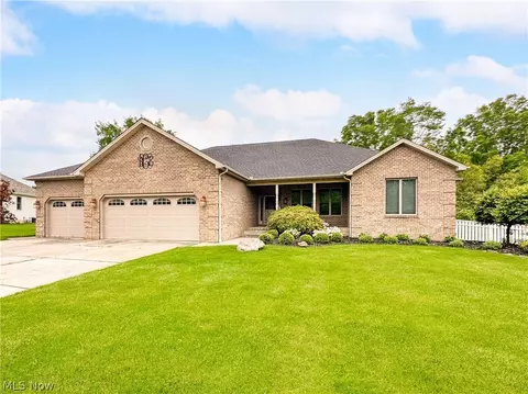 Exterior - 6914 Ruby Cts, Austintown, OH 44515 photo 4 of 9