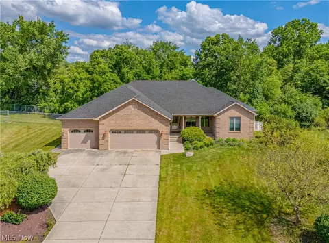 6914 Ruby Cts, Austintown, OH 44515