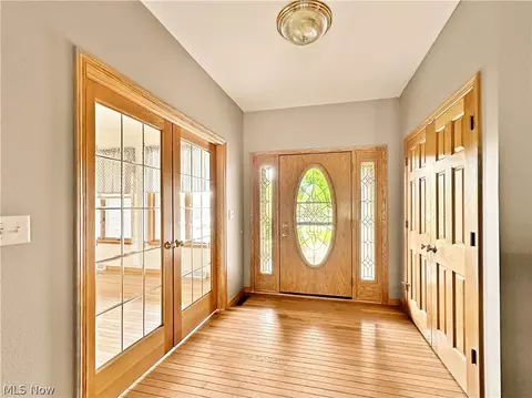 Entry Way - 6914 Ruby Cts, Austintown, OH 44515 photo 2 of 3
