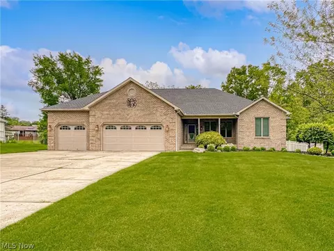 Exterior - 6914 Ruby Cts, Austintown, OH 44515 photo 2 of 9