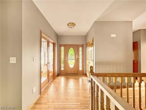 Entry Way - 6914 Ruby Cts, Austintown, OH 44515 photo 1 of 3