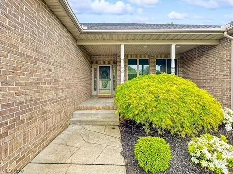 Exterior - 6914 Ruby Cts, Austintown, OH 44515 photo 6 of 9