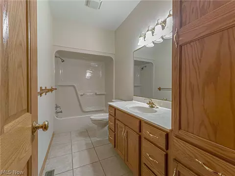 Bath - 6914 Ruby Cts, Austintown, OH 44515 photo 2 of 2