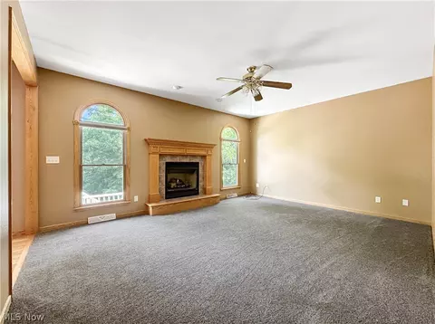 Living - 6914 Ruby Cts, Austintown, OH 44515 photo 6 of 7