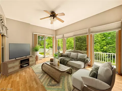 Living - 6914 Ruby Cts, Austintown, OH 44515 photo 3 of 7