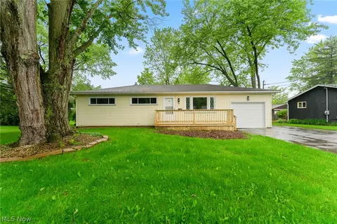 962 Keefer Rd, Girard, OH 44420