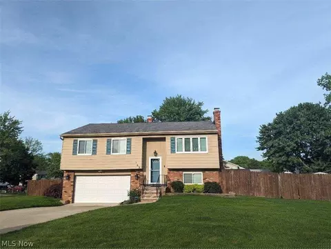 169 Autumn Ln, Brunswick, OH 44212