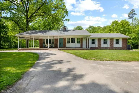 11320 Island Creek Dr, Beloit, OH 44609