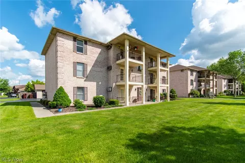 7363 Eisenhower Dr, Youngstown, OH 44512