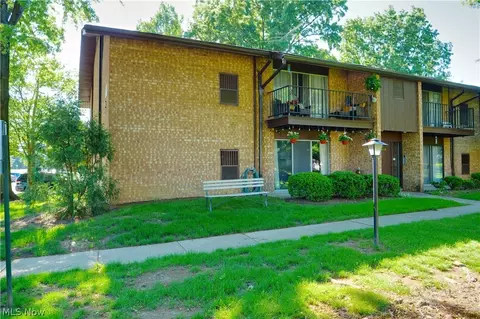 16430 Heather Ln, Middleburg Heights, OH 44130