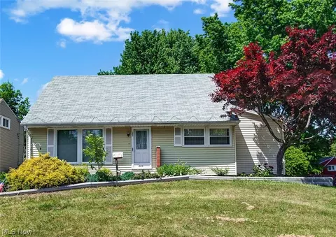 1523 Beechwood Cir, Cuyahoga Falls, OH 44221