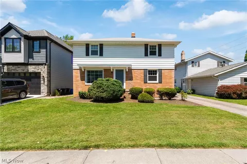 4503 Groveland Rd, University Heights, OH 44118