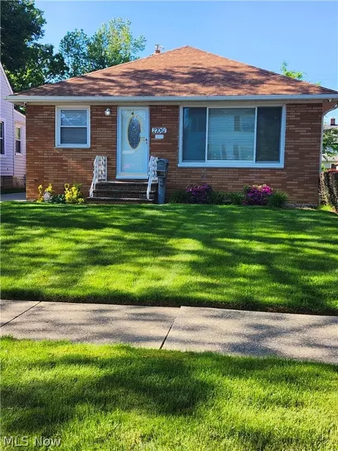27061 Shoreview Ave, Euclid, OH 44132