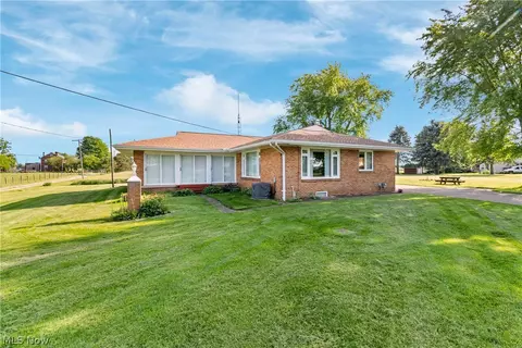6422 Nave St SW, Canton, OH 44706