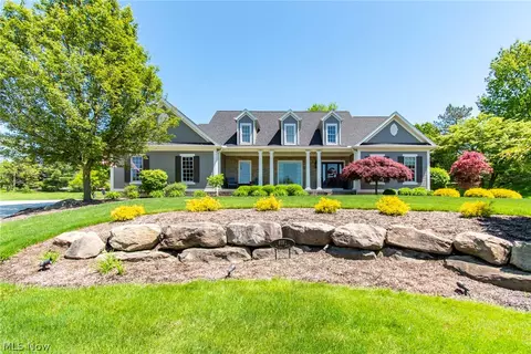 8181 Village Cir, Poland, OH 44514