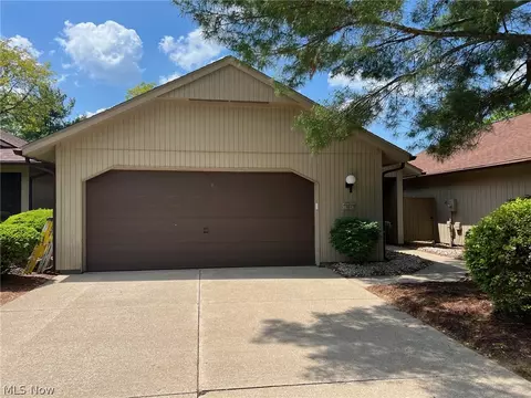 10802 Meadow Trl, Strongsville, OH 44149