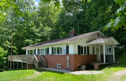 4924 Yackey Dr NW, Strasburg, OH 44680