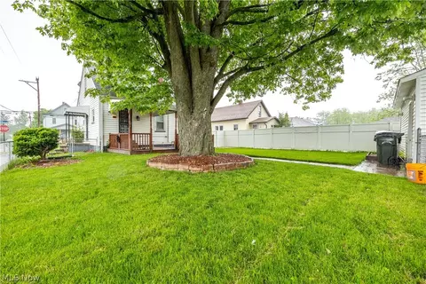 416 Bond St, Elyria, OH 44035 photo 5