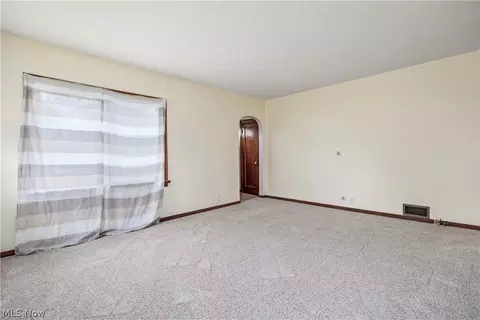 416 Bond St, Elyria, OH 44035 photo 18