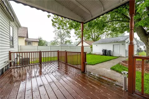 416 Bond St, Elyria, OH 44035 photo 9
