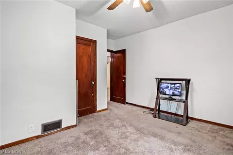 416 Bond St, Elyria, OH 44035 photo 23