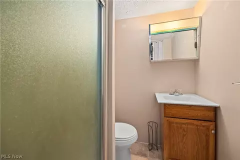 416 Bond St, Elyria, OH 44035 photo 37