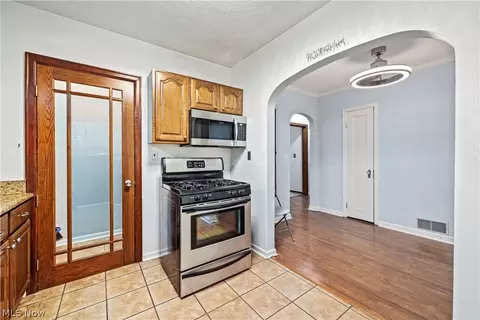 416 Bond St, Elyria, OH 44035 photo 12