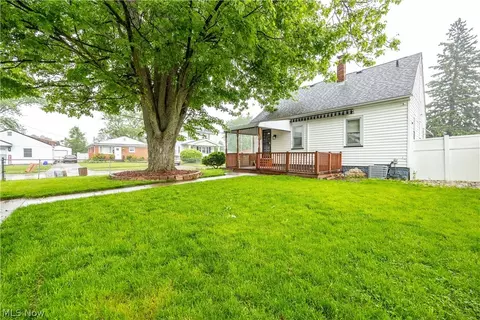 416 Bond St, Elyria, OH 44035 photo 7