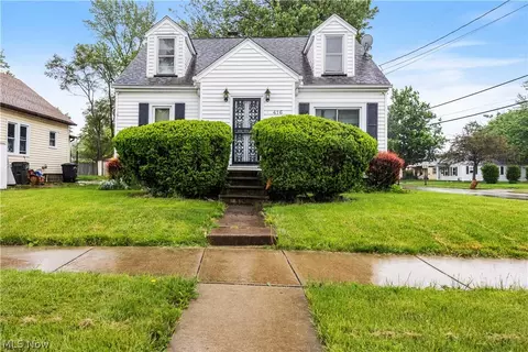 416 Bond St, Elyria, OH 44035