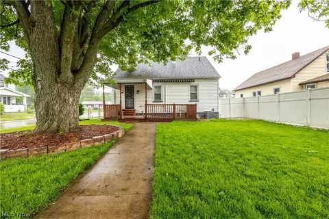416 Bond St, Elyria, OH 44035 photo 6