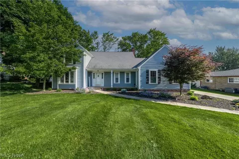 2950 Royalwood Rd, Broadview Heights, OH 44147