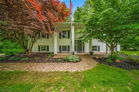 6207 Cheryl Dr, Concord, OH 44077