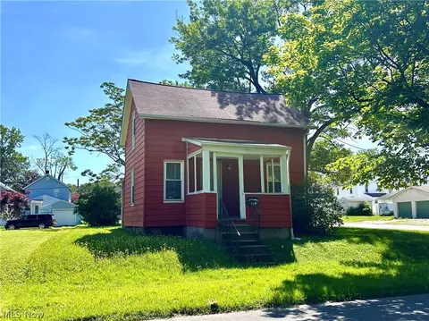 503 N Cedar Ave, Niles, OH 44446