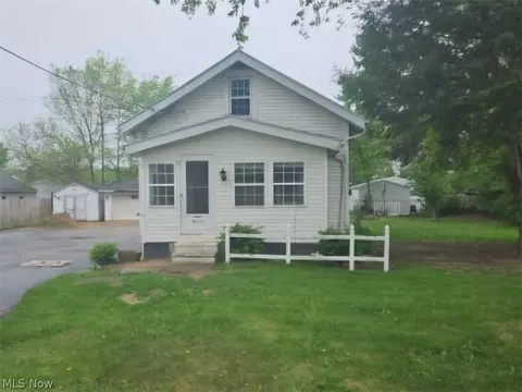 463 Grandview Ave, Barberton, OH 44203