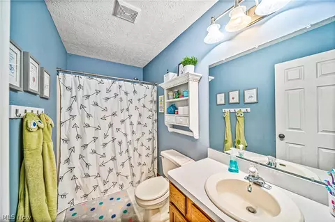 Bath - 9257 Bechtel Rd, Elyria, OH 44035 photo 2 of 2