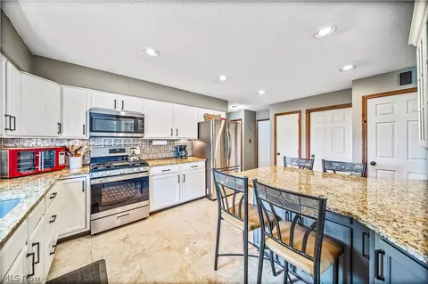 Kitchen - 9257 Bechtel Rd, Elyria, OH 44035 photo 1 of 3