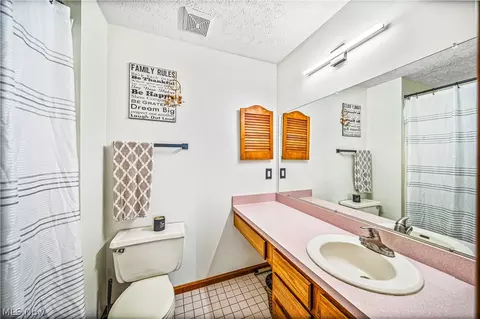 Bath - 9257 Bechtel Rd, Elyria, OH 44035 photo 1 of 2