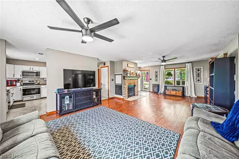 Living - 9257 Bechtel Rd, Elyria, OH 44035 photo 3 of 3