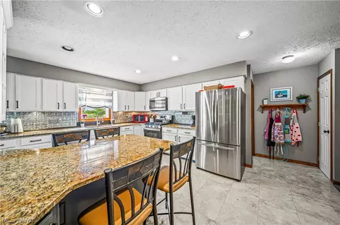 Kitchen - 9257 Bechtel Rd, Elyria, OH 44035 photo 3 of 3