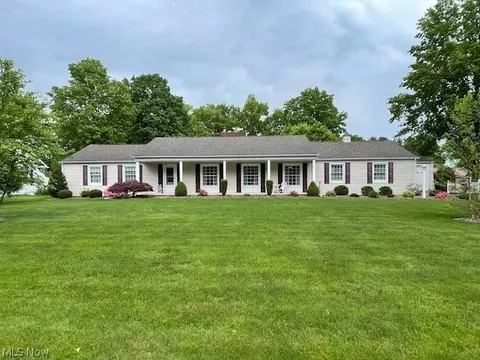 1927 N Walnut St, Dover, OH 44622
