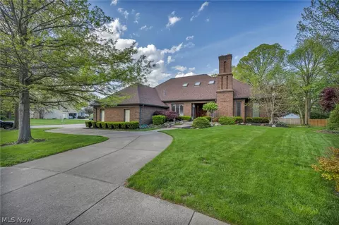 3911 Colonial Ct, Rocky River, OH 44116