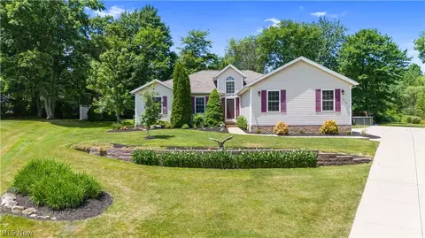 7518 Fantail Dr, Northfield, OH 44067
